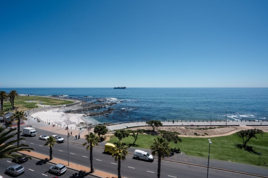 To Let 4 Bedroom Property for Rent in Sea Point Western Cape